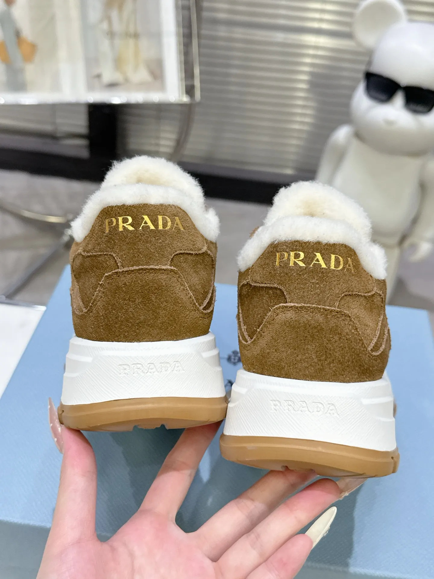 【PRADA】P: 660💰Couple style▪️Size: Women’s 35-40⚛Size: Men’s 39-44(45 customized) 2025 𝐬𝐬Prada’s new product, coming with strength! ❣️Many Internet celebrities have the same style, fashionable and versatile nice items, original shoes are developed and purchased from Italian counters, and are reproduced 1:1 according to the original taste. This year’s theme is not to be defined, embodying texture through simplicity💛From thick-soled sneakers to zigzag short boots to 2025 flat shoes, everything reveals a sure-fire momentum... It combines gentleness and handsomeness, the finishing touch for women❤️ Wear-resistant and ultra-light two-color outsole.